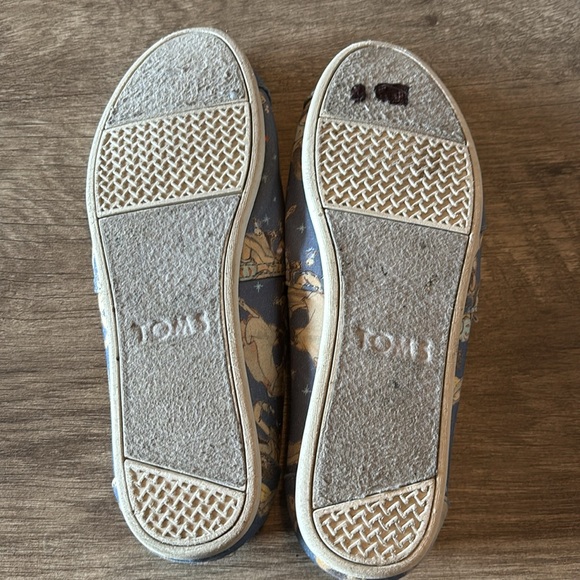 Disney X Toms Snow White slip on shoes size 6.5 - Picture 5 of 5